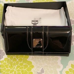 MCM patent wallet